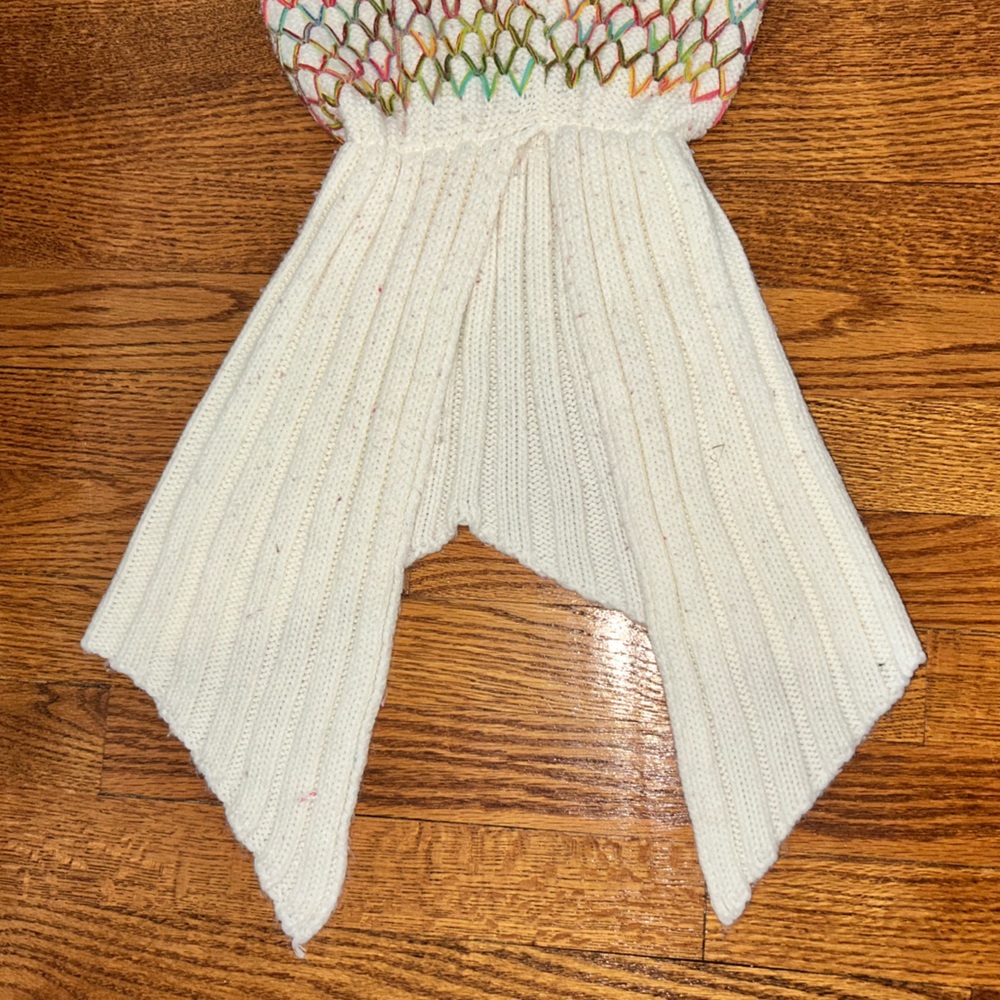 Mermaid Tale Crochet Blanket - Picture 9 of 12